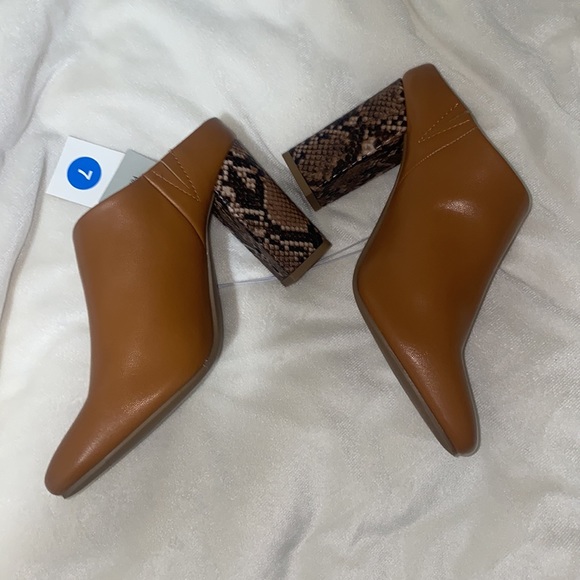 🍂NWT Adorable snake skinned booties! - Picture 2 of 6